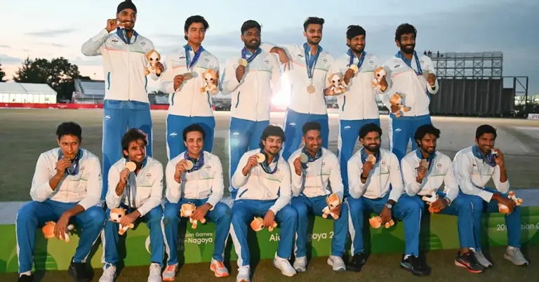 স্বর্ণ জয়ের পর ভারত ক্রিকেট দল